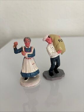 Lemax 2006 Village Collection Chowtime + Baker Figurine Carrying Flour Sack